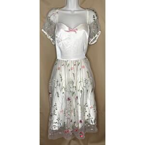 Unique Vintage Cream Floral Sweetheart Swing Dress 1X NWOT